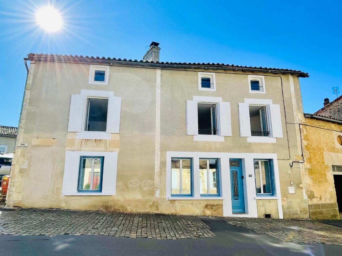 Villa La Carrée des Amis à Lusignan Extérieur photo