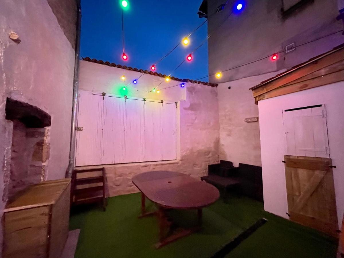 Villa La Carrée des Amis à Lusignan Extérieur photo